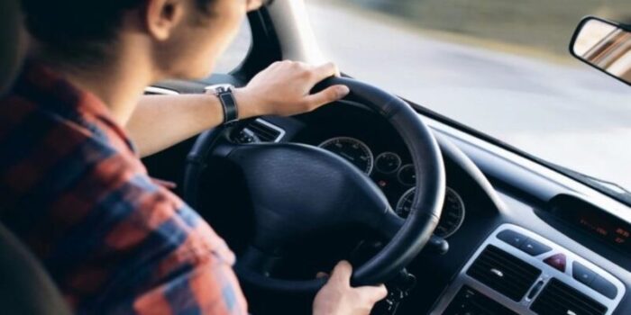 La truffa del guidatore che ha finito la benzina