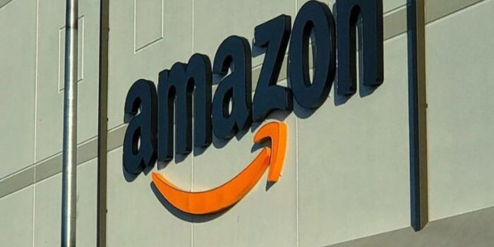 Amazon, regalo di 10 euro per tutti, il pazzo sconto di Natale