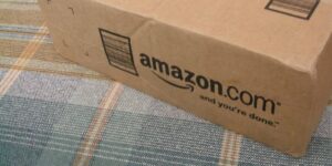 Amazon folle, articoli gratis e offerte di fine anno al 90%