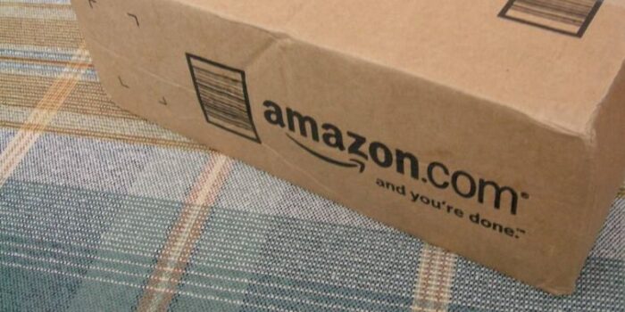 Amazon folle, articoli gratis e offerte di fine anno al 90%