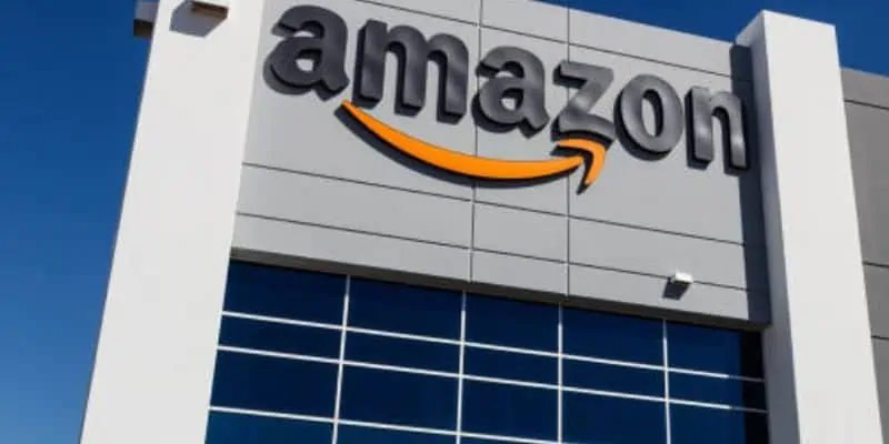 Amazon pazza, solo oggi prodotti e Prime gratis, distrutta Unieuro