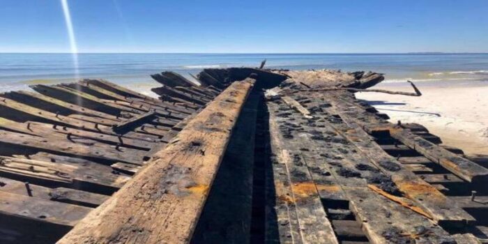 Uragano in Florida fa emergere un relitto