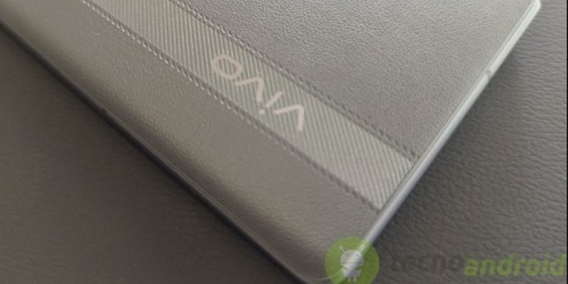 Vivo X Flip, in arrivo nuovo device con design a conchiglia