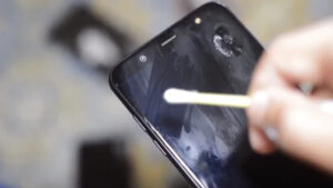dentifricio schermo smartphone