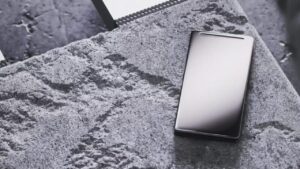 gorilla glass victus 2