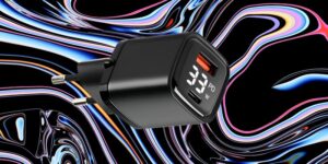 Caricatore USB 33W Super-VELOCE con display a 18 euro su Amazon