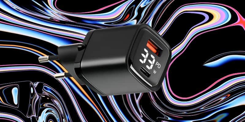 Caricatore USB 33W Super-VELOCE con display a 18 euro su Amazon 