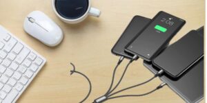 Caricare quattro dispositivi con il nuovo CAVO 4 in 1 a 6 euro su Amazon