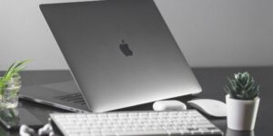 MacBook touchscreen