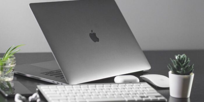 MacBook touchscreen