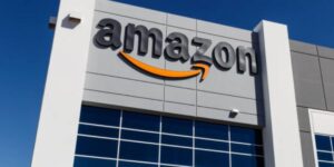 Amazon è pazza, solo oggi smartphone in offerta al 50% battono Unieuro