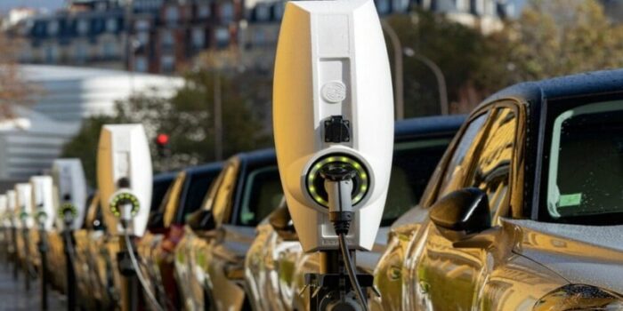 Solo auto elettriche entro il 2035