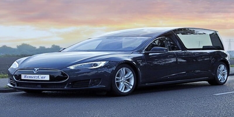 Tesla Model 3 come carro funebre