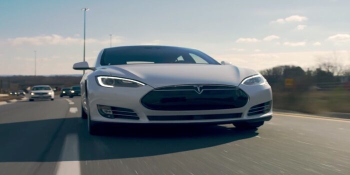 tesla-lautopilota-sta-causando-problemi-per-colpa-della-neve