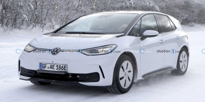 Volkswagen ID 3 restyling foto spia