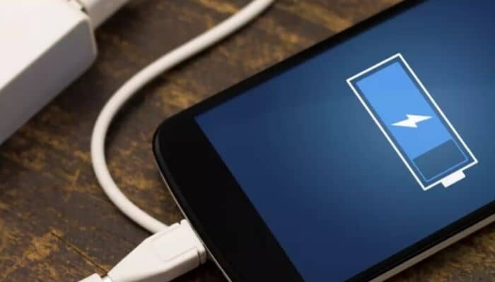 Lasciare lo smartphone in carica la notte