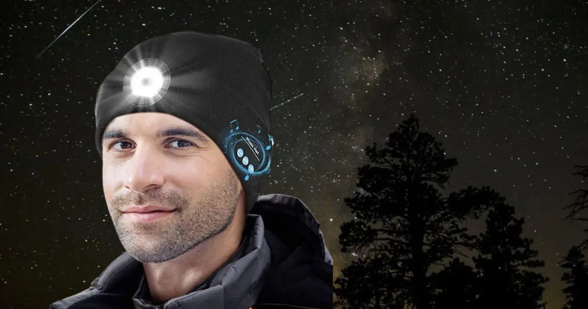 Cappello BLUETOOTH con musica e torcia frontale, 14,99 euro con codice SCONTO