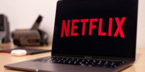 Netflix, passo indietro sulle nuove misure per la condivisione dell'account