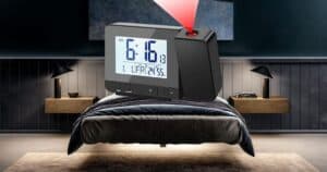 Sveglia con proiettore dell'ora, display, doppio allarme e termometro in SCONTO