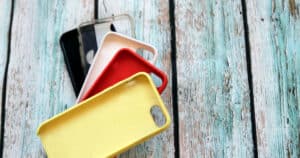 cover-del-telefono-ingiallita-ecco-come-sbiancarla