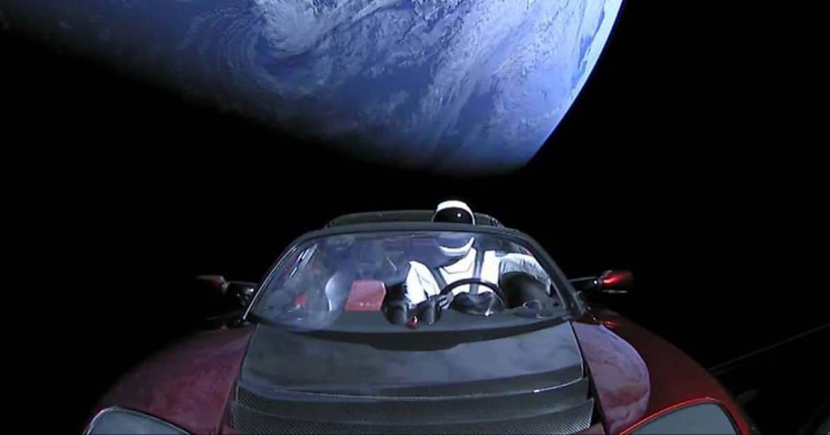 Che fine ha fatto l'auto lanciata da Elon Musk nello spazio? Un giorno