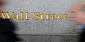 whatsapp wall street