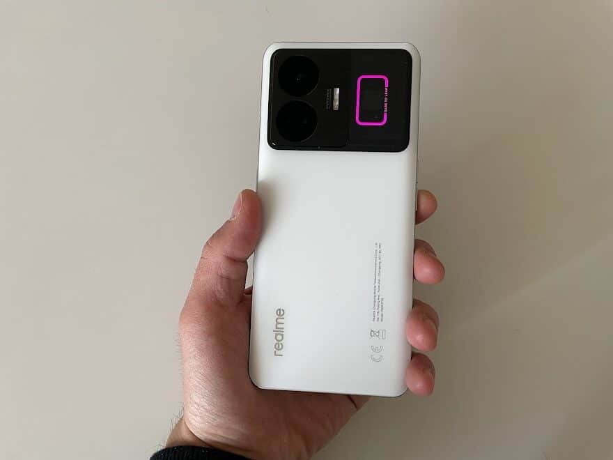 realme GT 3 con il Pulse Interface System.