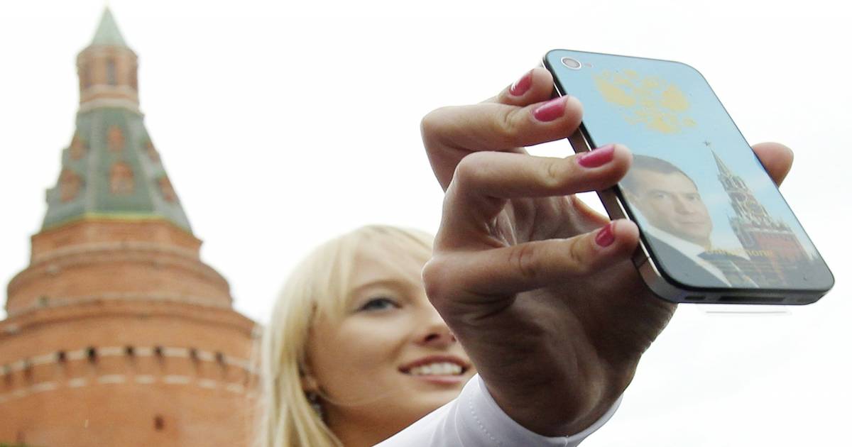 La Russia banna l&#8217;utilizzo degli iPhone per i deputati, rischio hacking secondo il Cremlino