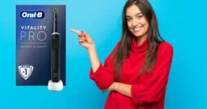 Spazzolino elettrico ORAL-B ricaricabile a soli 25 euro su Amazon oggi