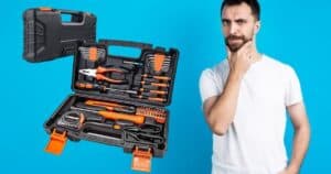 Set ATTREZZI con pinza, martello, cacciavite e molto altro a 20 euro
