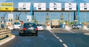 Si può camminare a piedi in autostrada