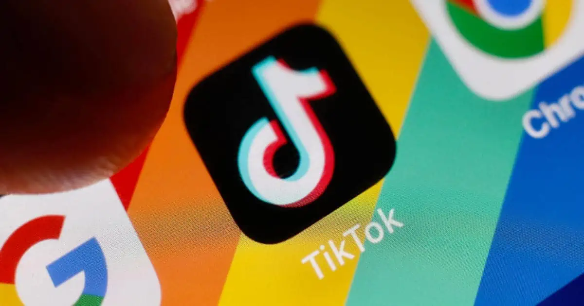 TikTok imposta un nuovo limite per gli under 18