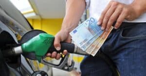 Aumenti benzina e diesel