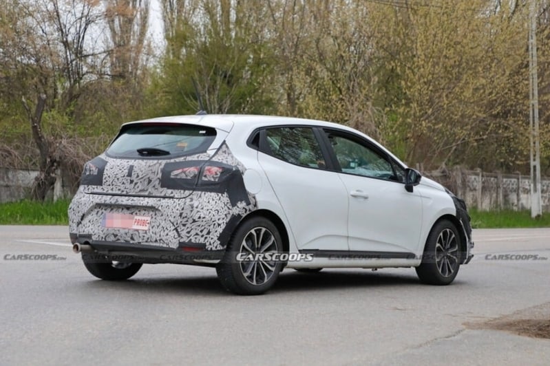 Renault Clio foto spia 2