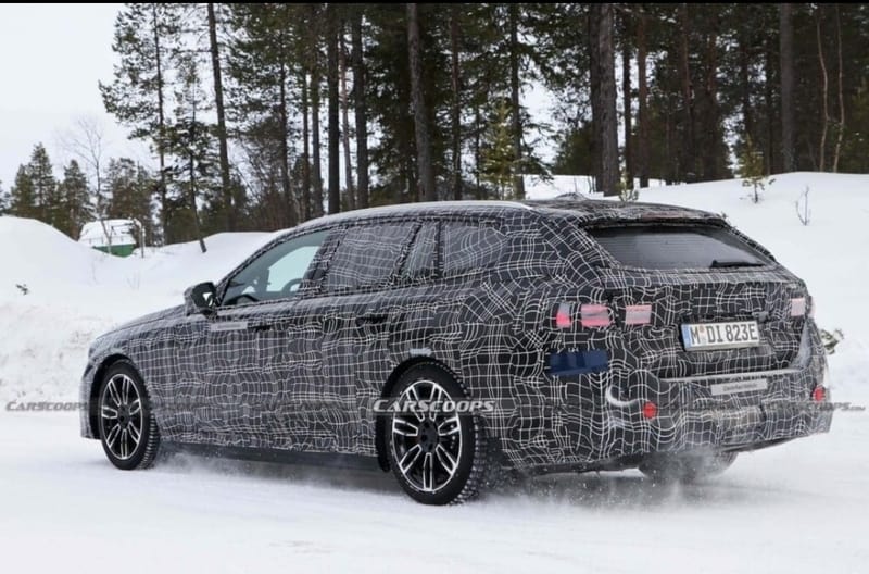 BMW i5 station wagon 1