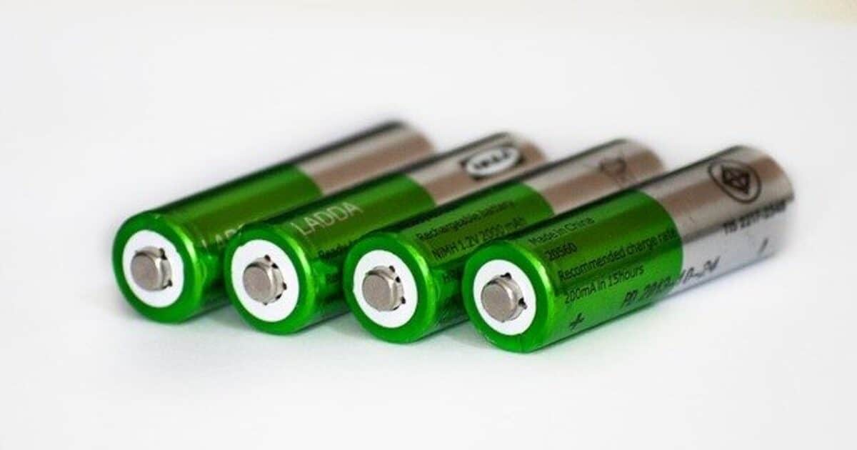 Ecco spiegato in modo dettagliato come funzionano le batterie scientificamente