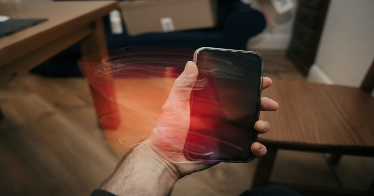 Ecco cosa ti succhia tutta la batteria del telefono durante la giornata
