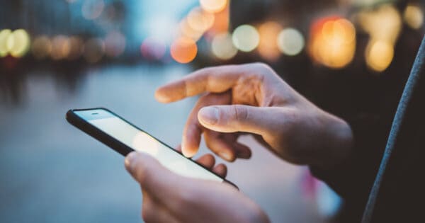 radiazione-smartphone-come-proteggersi-e-ridurre-i-rischi