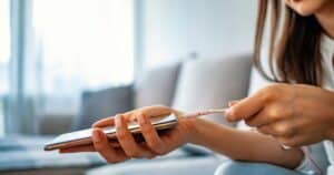 Come caricare il telefono senza rovinare la batteria