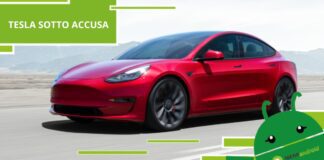 Tesla sotto accusa, richieste di servizio clienti singolari e casi di auto incendiate
