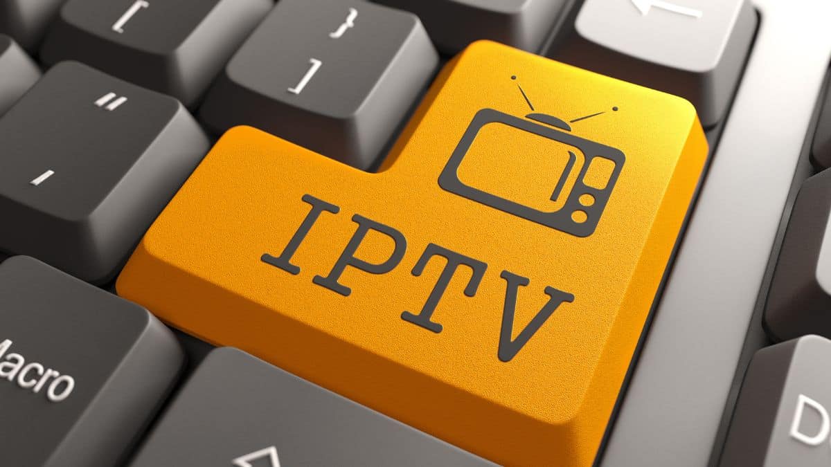 IPTV, guardare Sky e DAZN gratis è ILLEGALE, ecco cosa rischiate