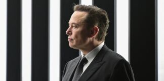 Elon Musk respinge le accuse, non lascerà la carica di CEO di Tesl