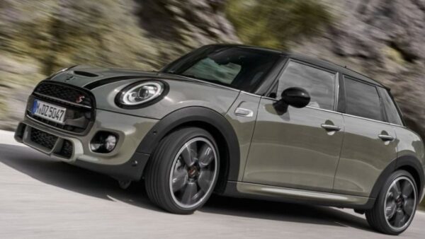 MINI a cinque porte foto