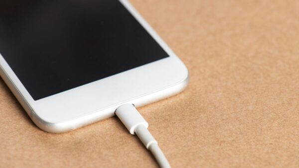 iPhone 15 caricabatterie universale