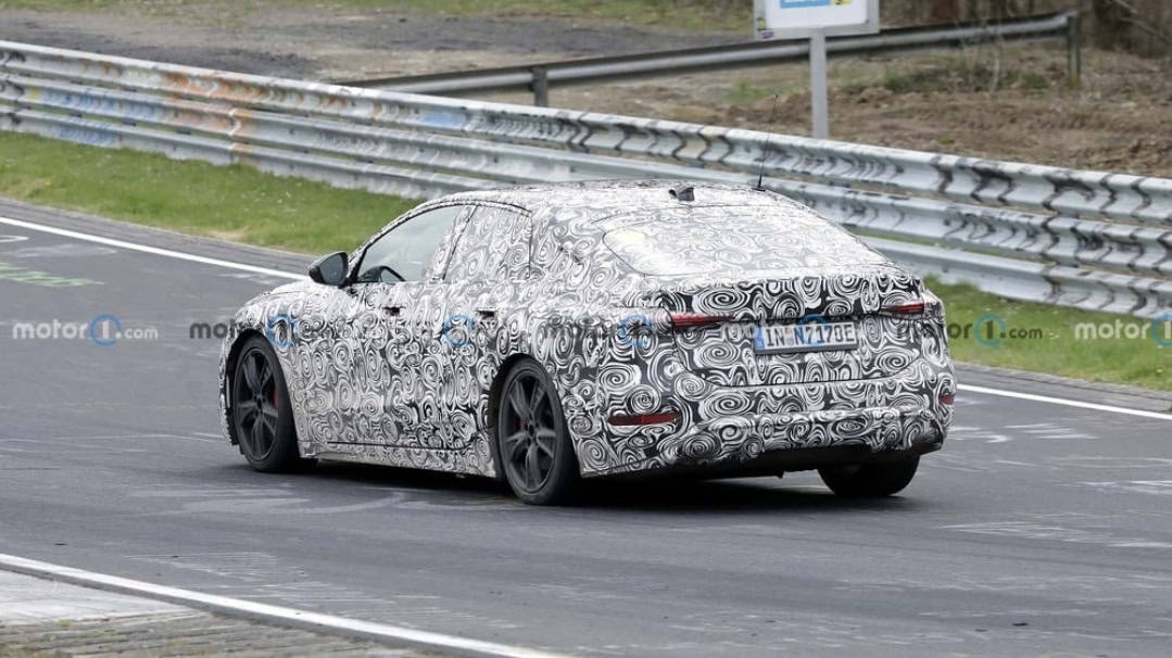 Audi A6 e-tron foto spia 4
