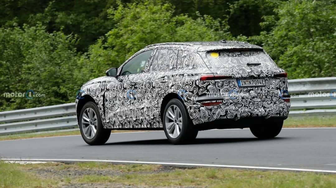 Audi Q6 e-tron nuove foto spia 2