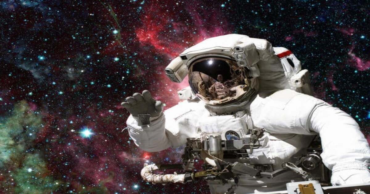 astronauti a parlare tra di loro nello Spazio
