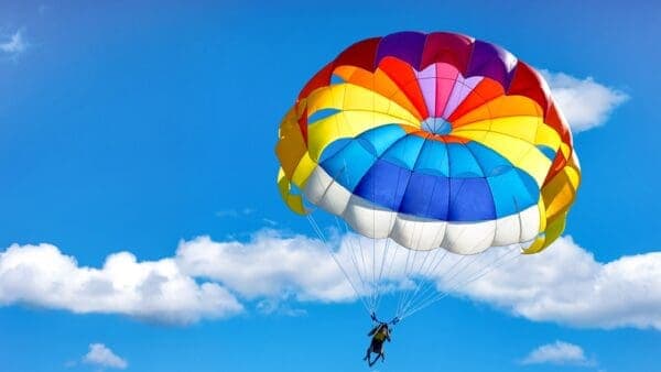 iPhone cade da un paracadutista in volo