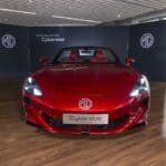 MG - dettaglio MG Cyberster, esposta per la prima volta nello showroom di Londra