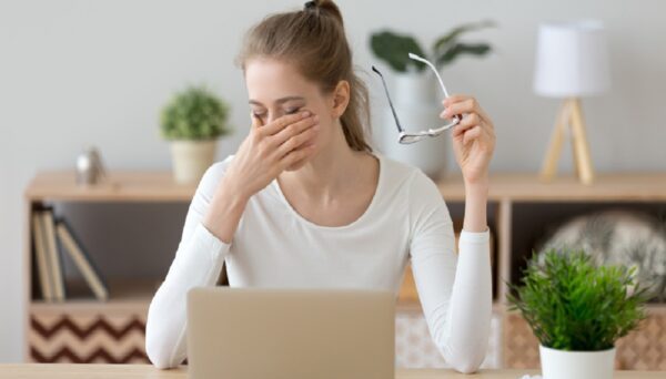 Come prevenire la vista per l'uso prolungato di smartphone e PC